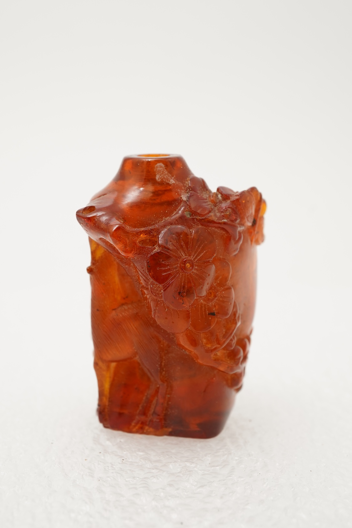 A Chinese caved amber snuff bottle, 19th century
